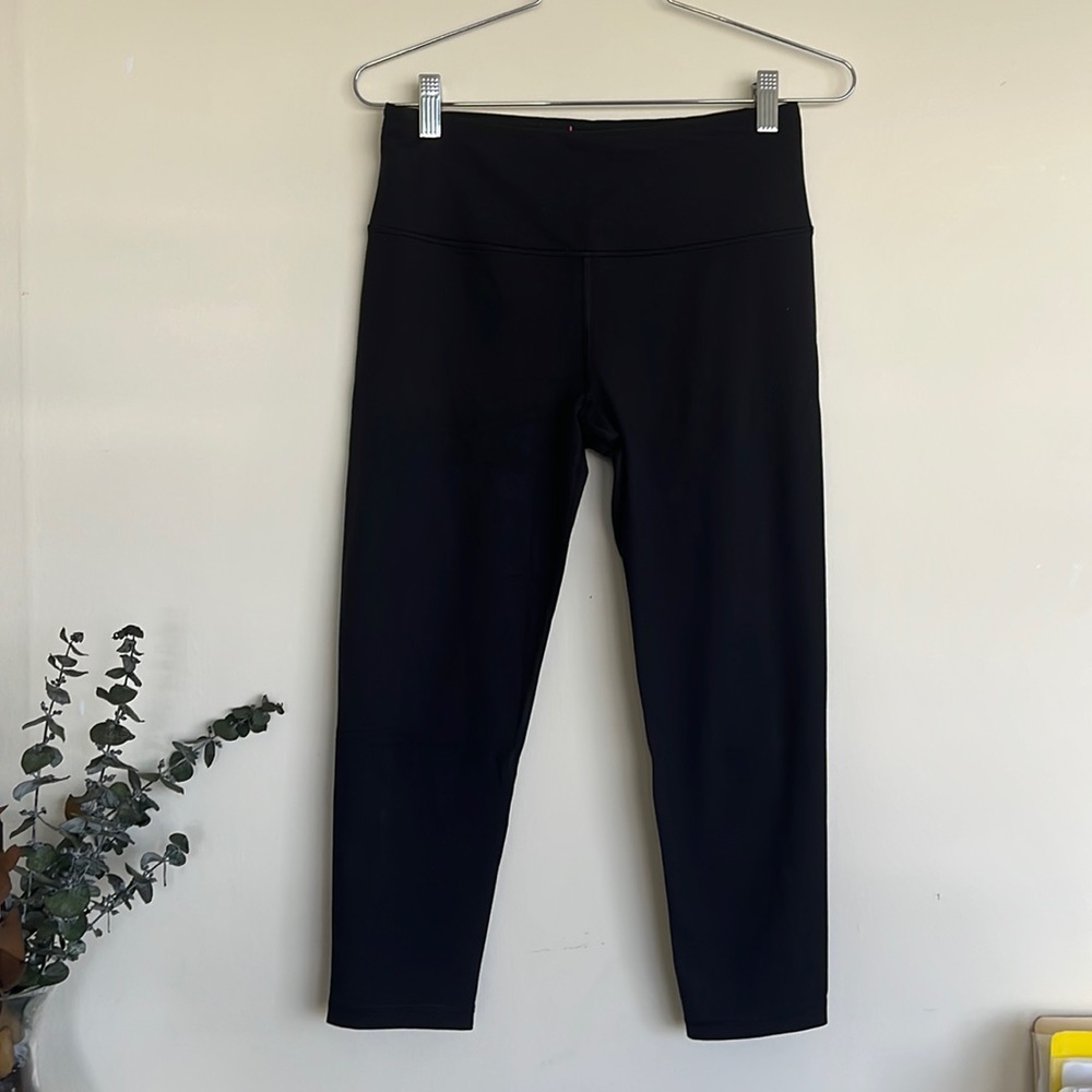 Black Knockout Capri